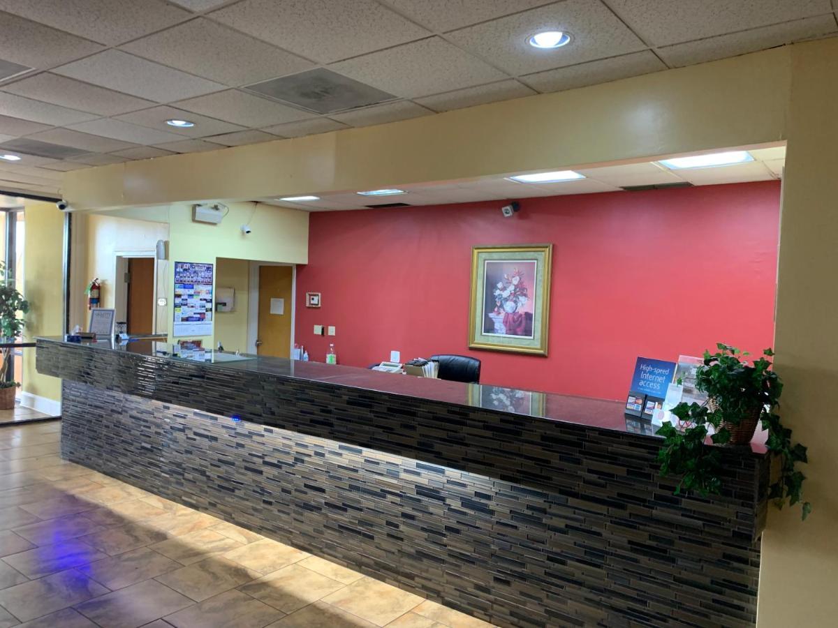 Americas Best Value Inn Forest Esterno foto