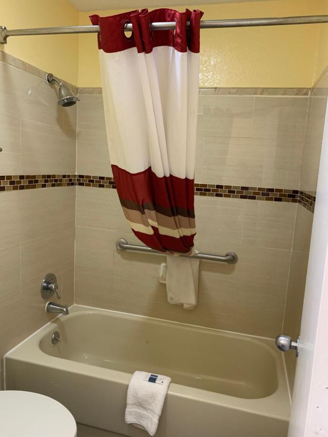 Americas Best Value Inn Forest Esterno foto