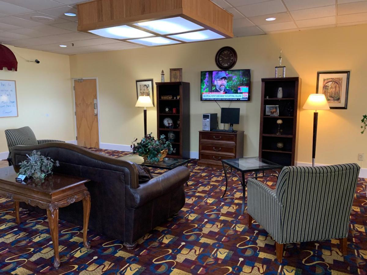 Americas Best Value Inn Forest Esterno foto