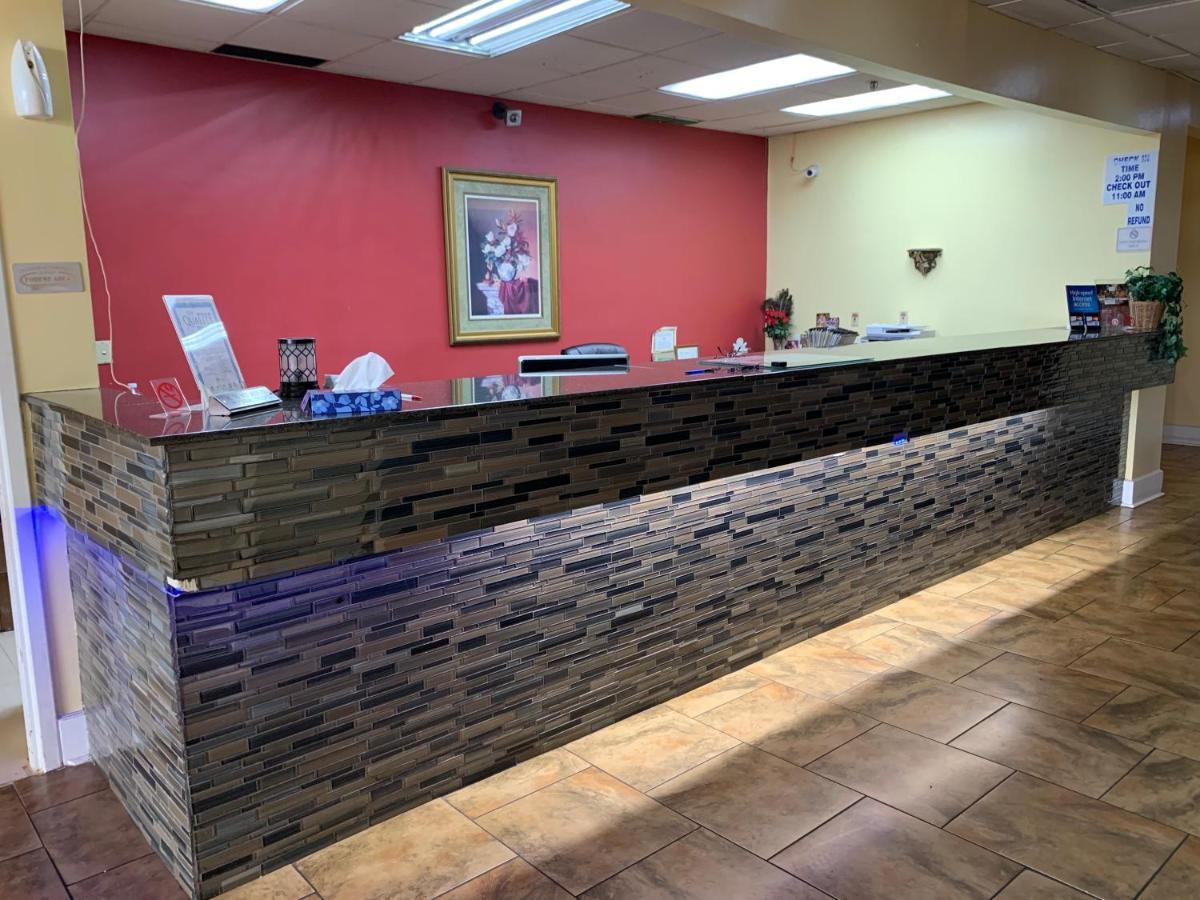 Americas Best Value Inn Forest Esterno foto