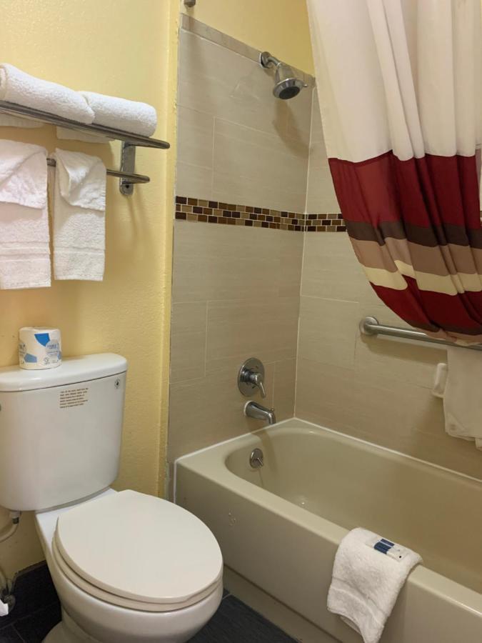 Americas Best Value Inn Forest Esterno foto
