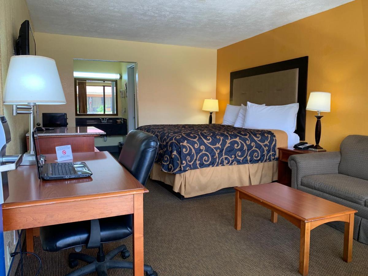 Americas Best Value Inn Forest Esterno foto