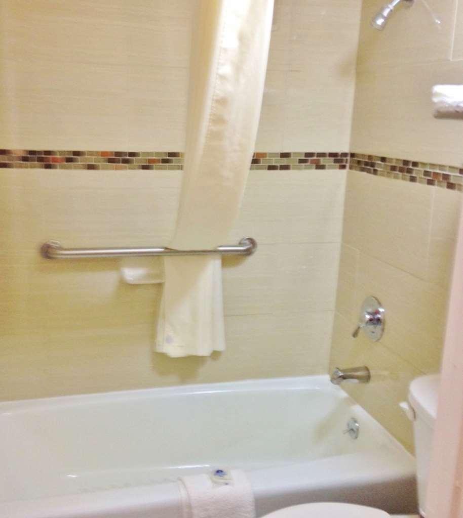 Americas Best Value Inn Forest Esterno foto