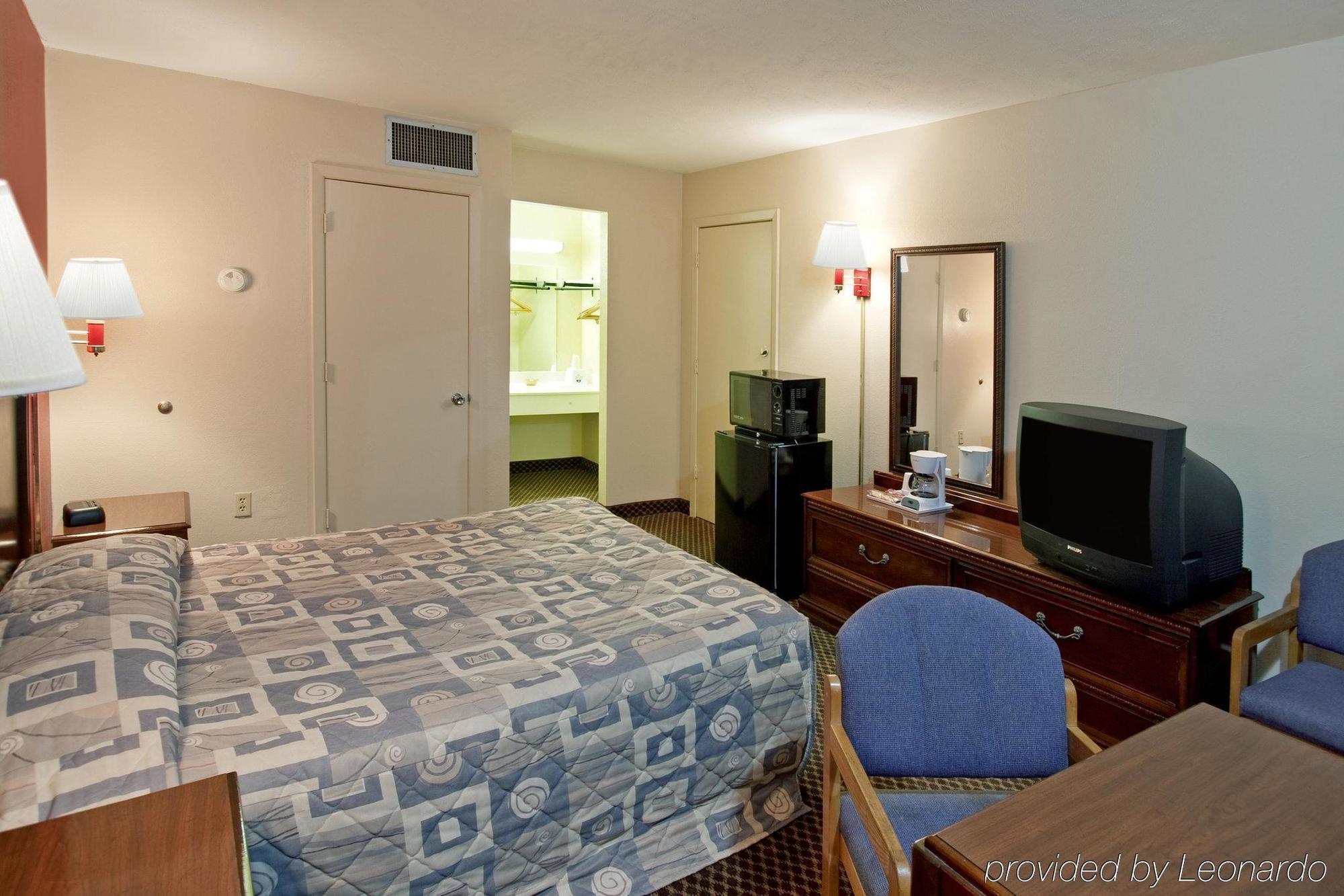 Americas Best Value Inn Forest Camera foto